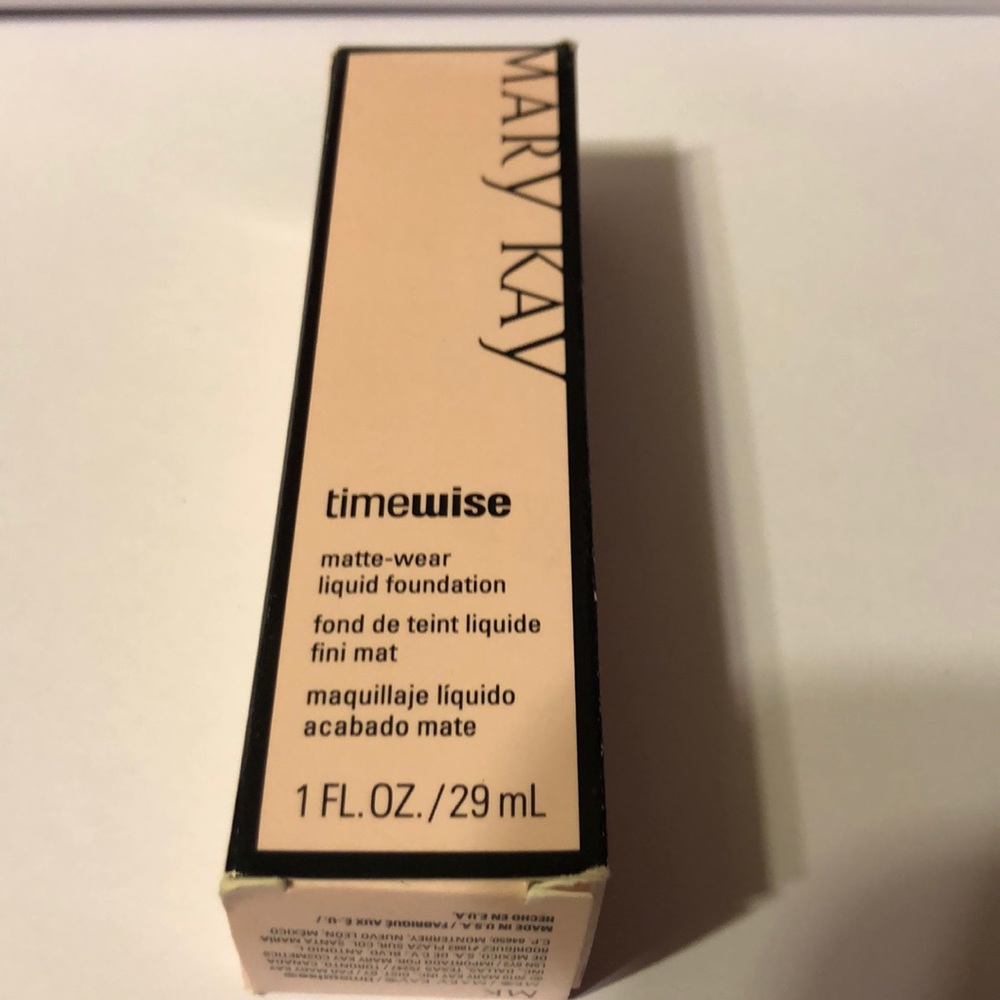 Matte - Wear Foundation (Timewise) Beige 5